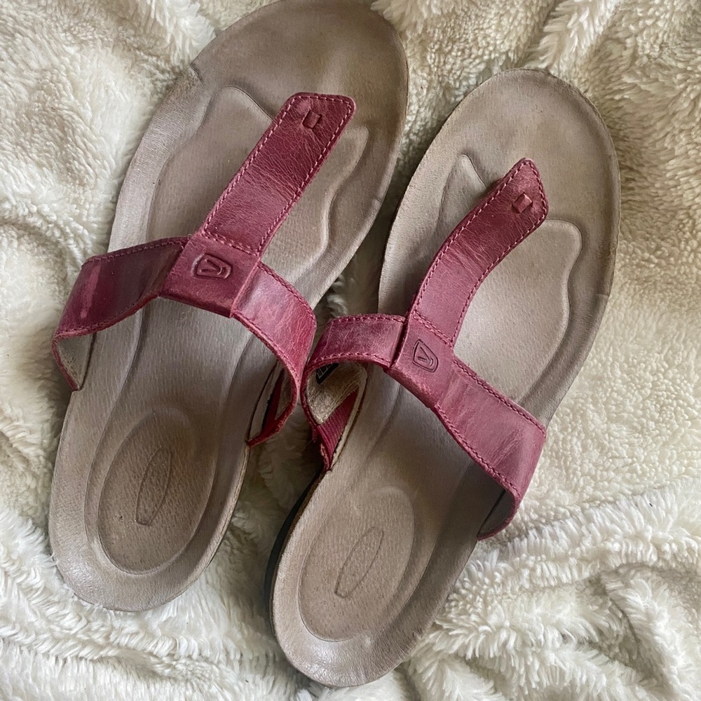 Keen Womens Dauntless Maroon thong flip-flop size 8